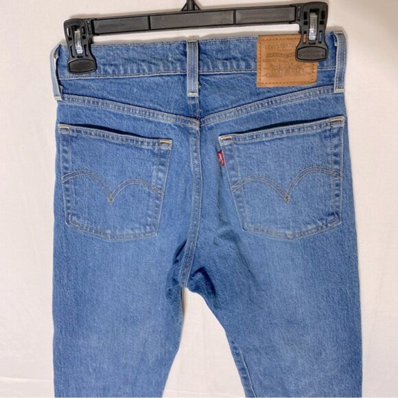 Levi’s Med Wash High Rise Wedgie Jeans 24 - Picture 11 of 15